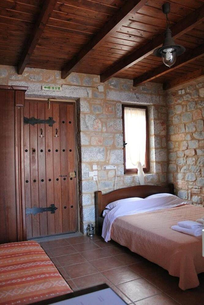 Hotel Lalloudes