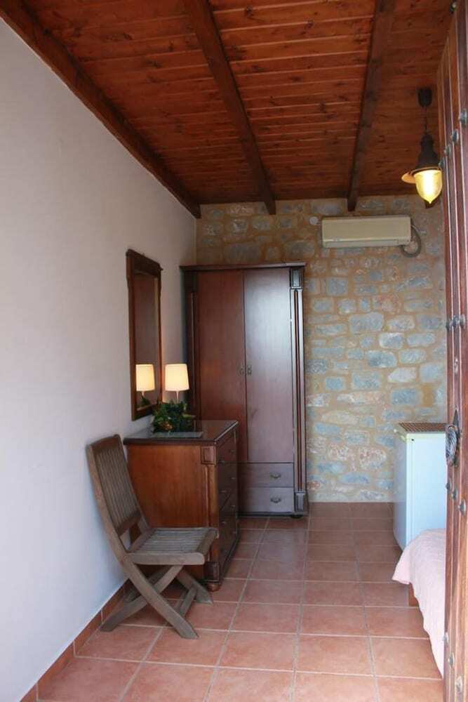Hotel Lalloudes