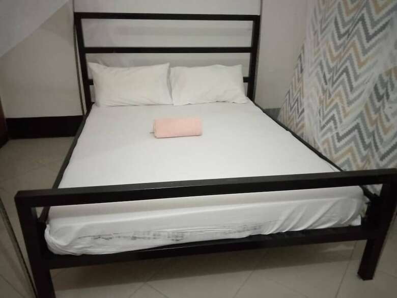 Hostal L & J Modern Backpackers