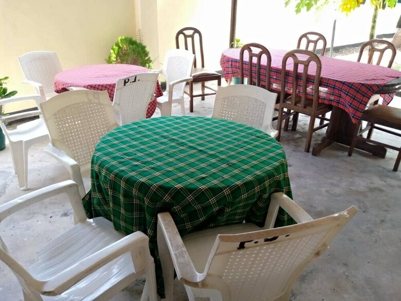 Hostal L & J Modern Backpackers