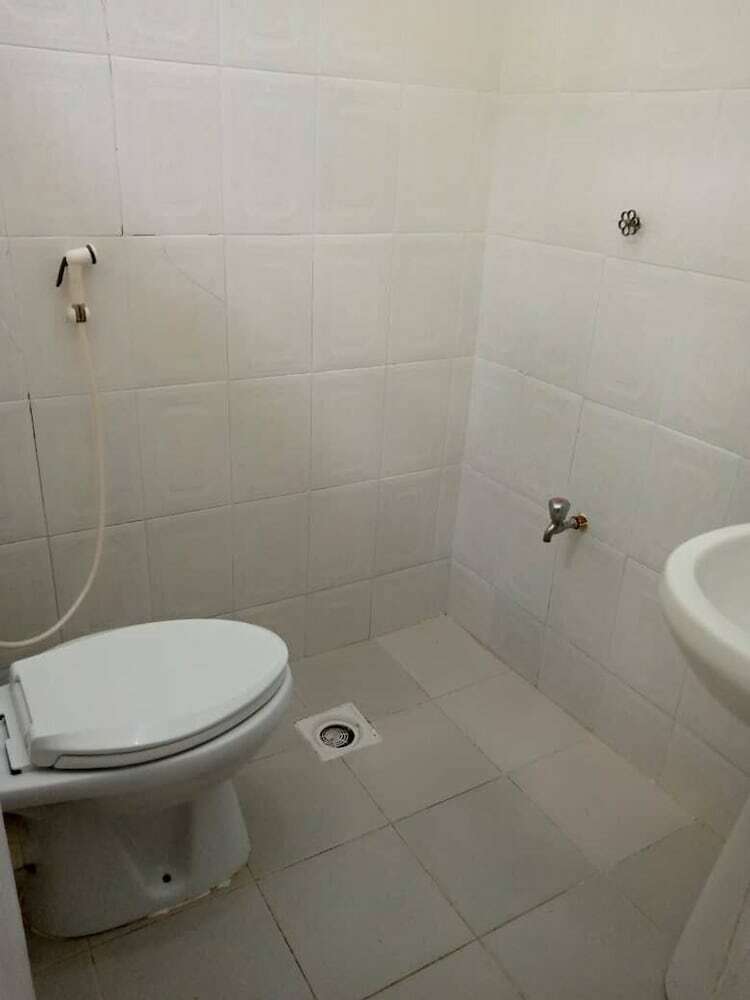 Hostal L & J Modern Backpackers