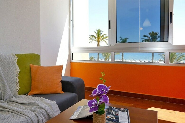 Apartamentos First Line Of The Beach