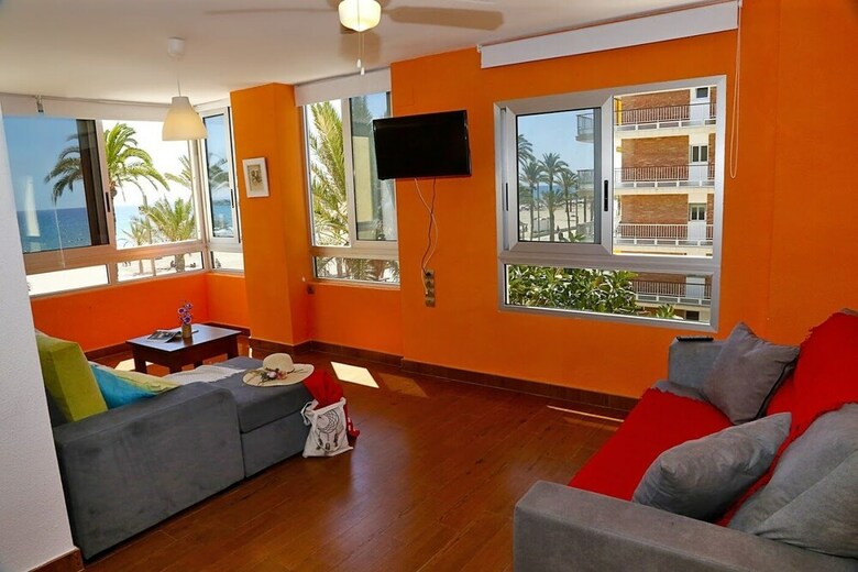 Apartamentos First Line Of The Beach