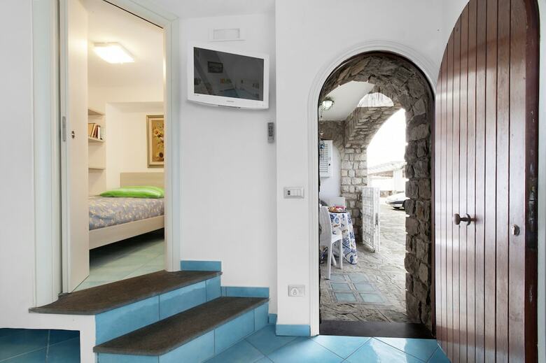 Apartamento San Montano Sole E Mare