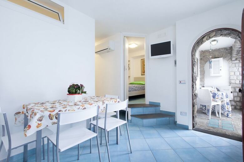 Apartamento San Montano Sole E Mare