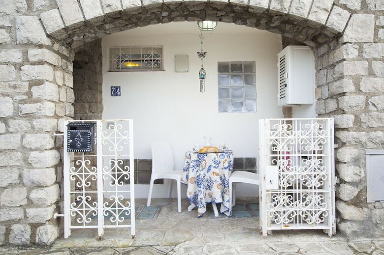Apartamento San Montano Sole E Mare