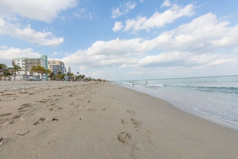 656 Studio Apartment Hollywood Beach