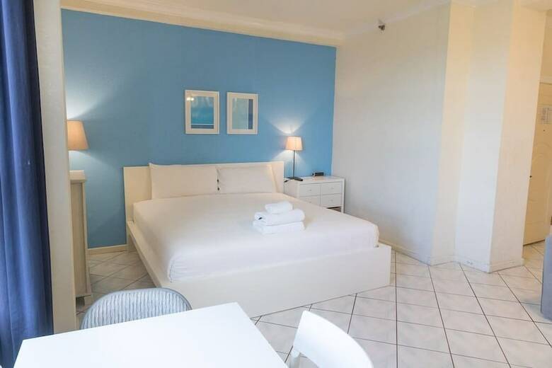 778 Studio Apartment Hollywood
