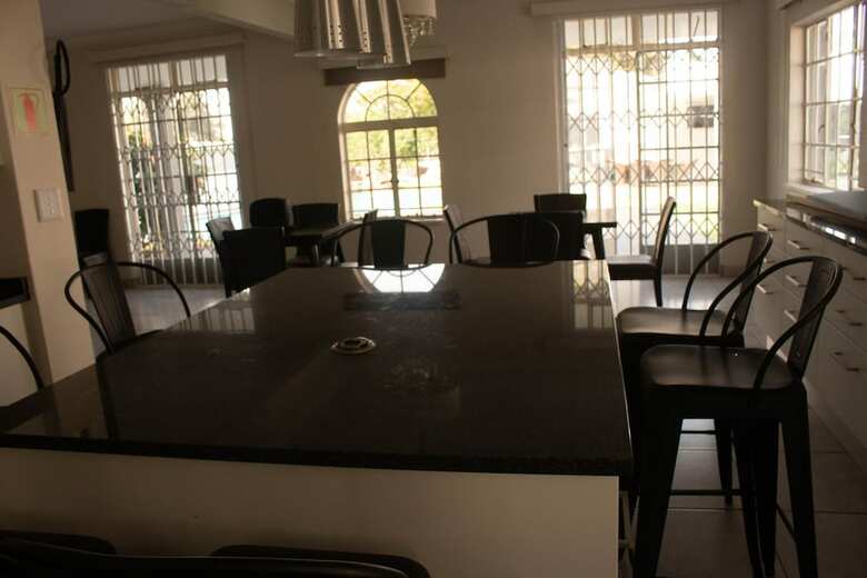 Bed & Breakfast Alicats Place Executive Lodge&conference