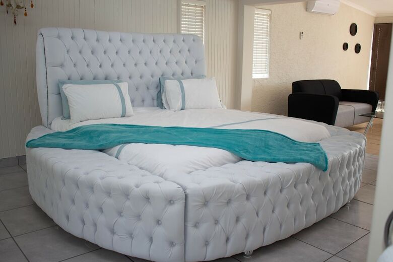 Bed & Breakfast Alicats Place Executive Lodge&conference