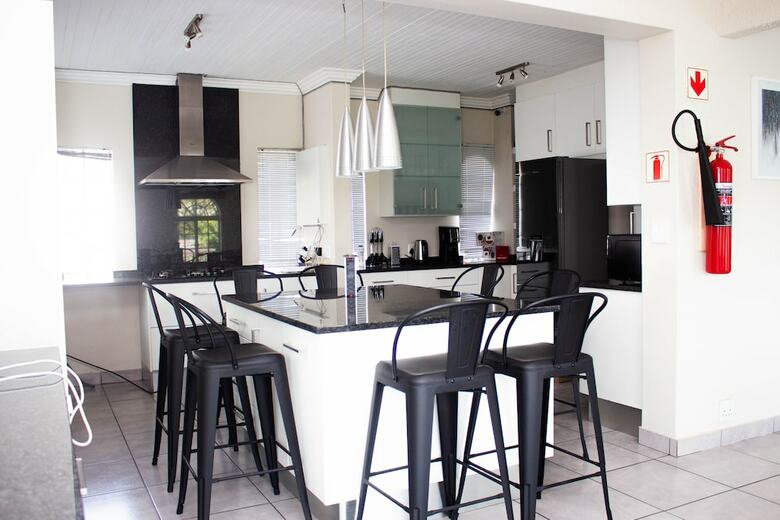 Bed & Breakfast Alicats Place Executive Lodge&conference