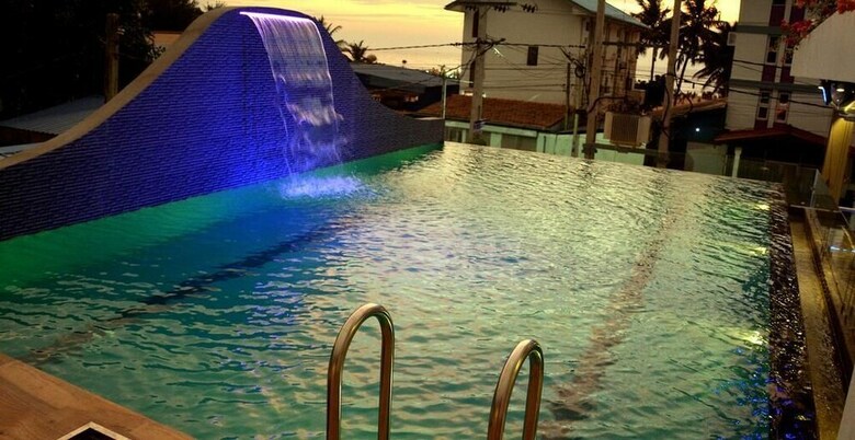 Beach Corridor Hotel & Spa