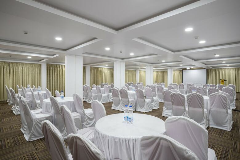 Hotel Sairaj Beach Resort