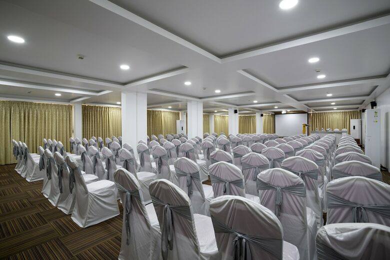 Hotel Sairaj Beach Resort