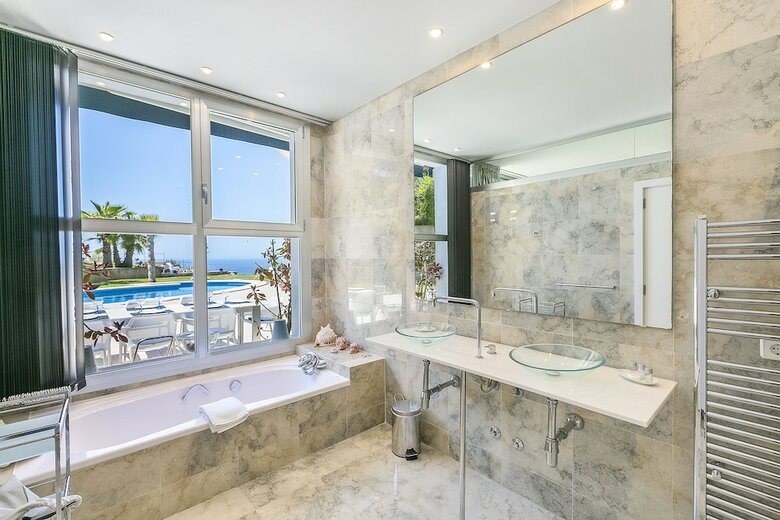 Villa Bay Blue By Priority