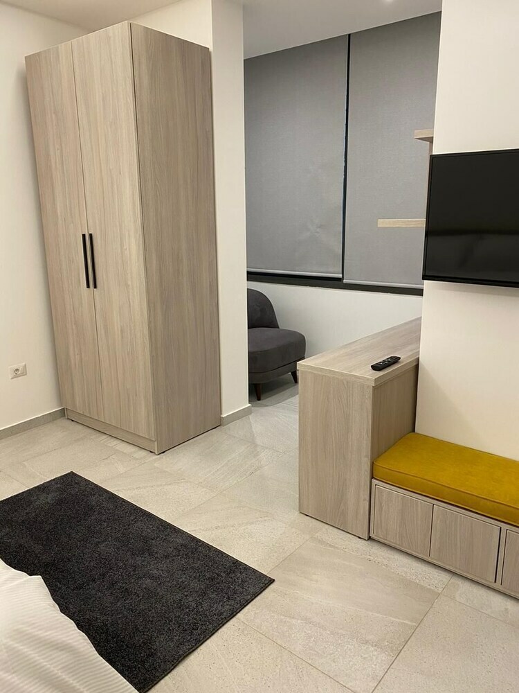 Hotel Shade Suites And Studios