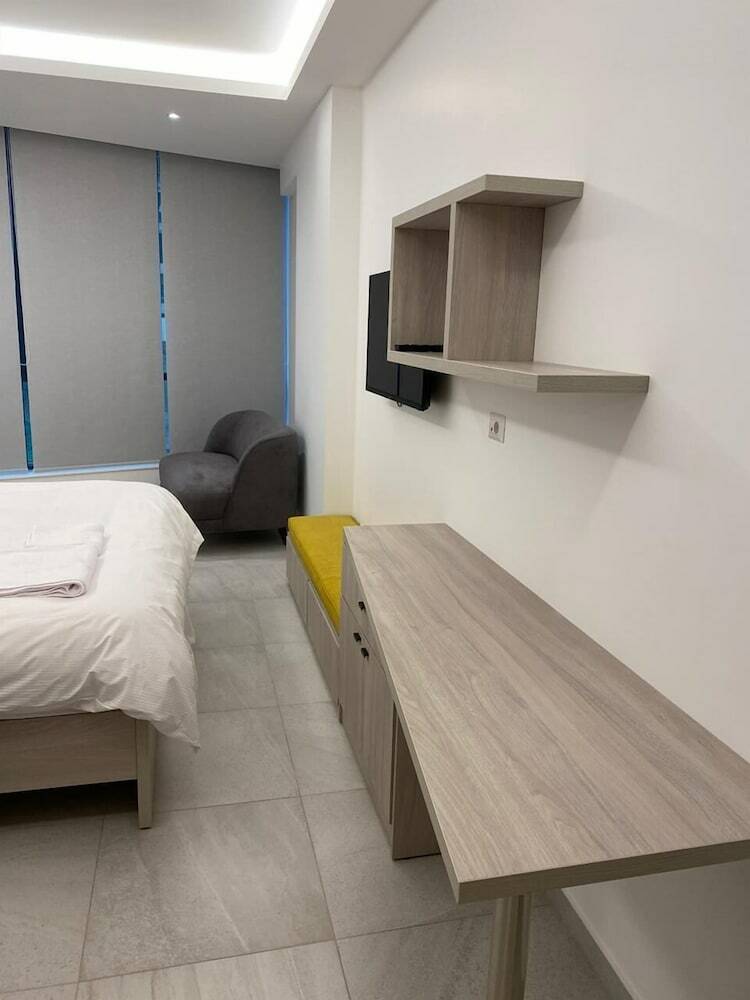 Hotel Shade Suites And Studios