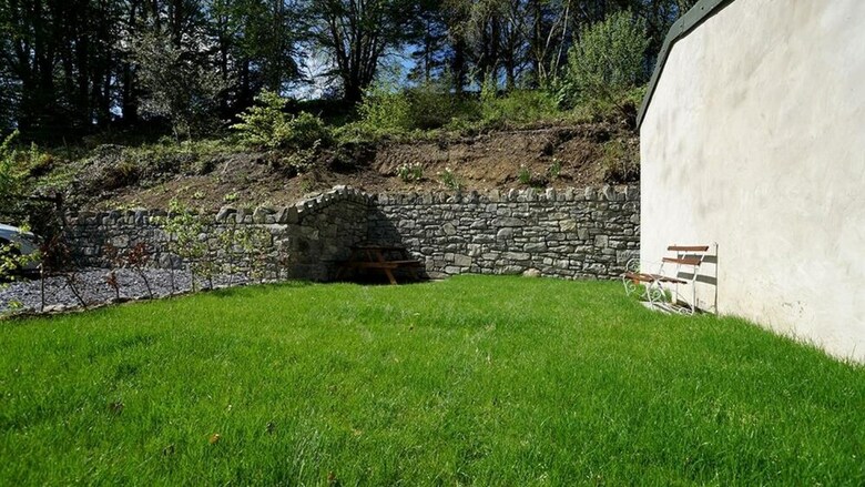 Ty Canol Pont Y Garth