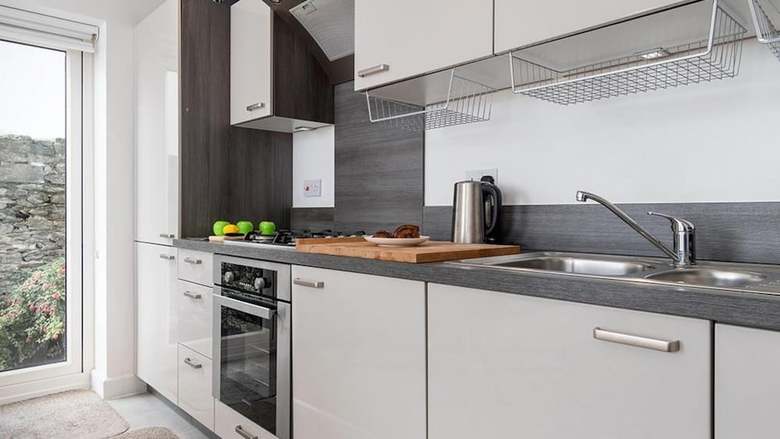 Modern Apartment In Deganwy With Parking