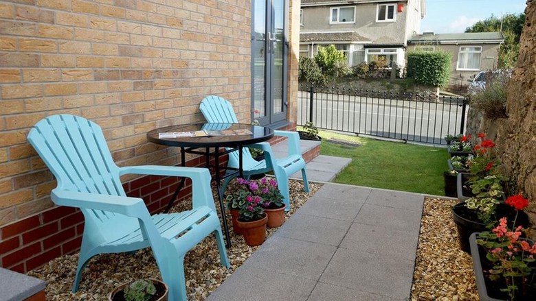 Modern Apartment In Deganwy With Parking