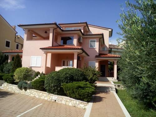 Apartments Villa Fernetich