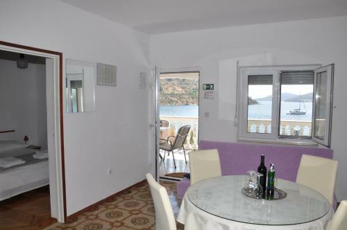 Hostal Bm Apartments Rogoznica
