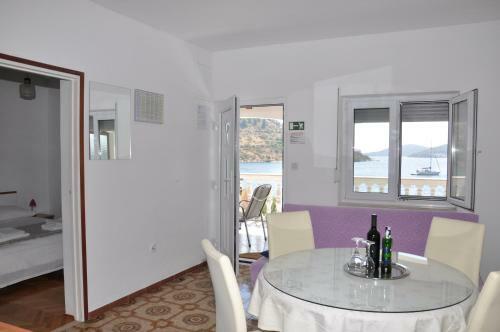 Hostal Bm Apartments Rogoznica
