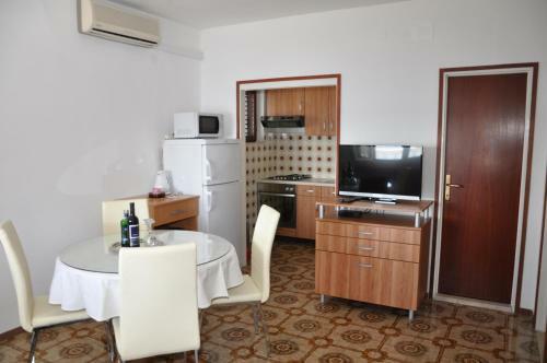 Hostal Bm Apartments Rogoznica