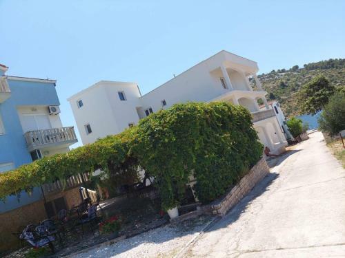 Apartments Crnjac