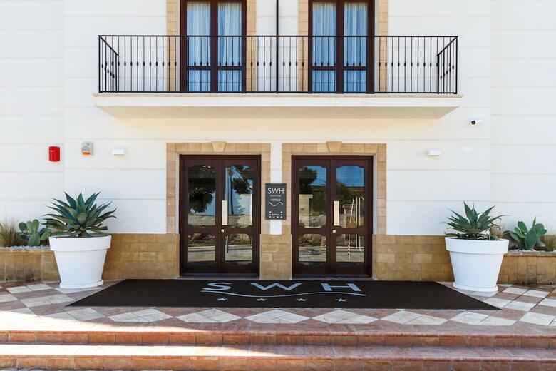 Seawater Hotel