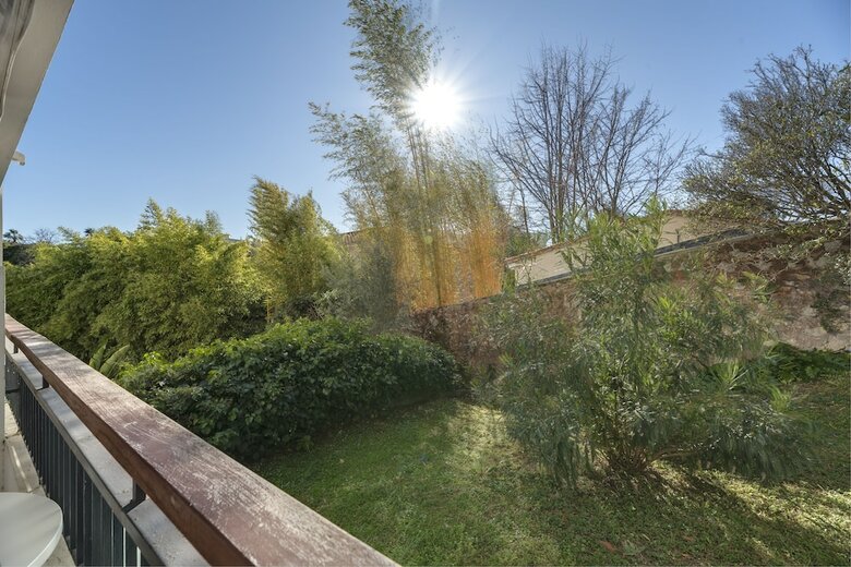 Sunny Apartment With A Romantic Balcony
