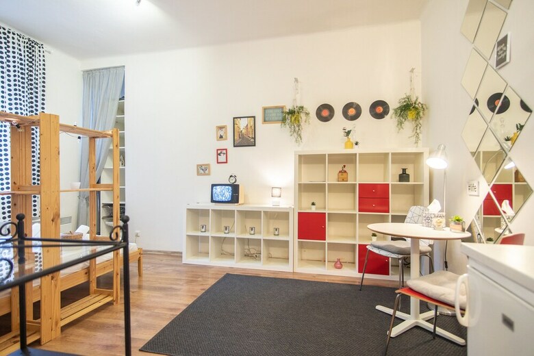 Apartamento Nice Studio - 400m To Metro Vy?ehrad