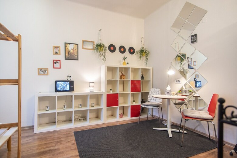 Apartamento Nice Studio - 400m To Metro Vy?ehrad