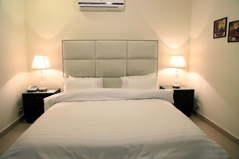 Hotel Butterfly Guest House Phase 7 Bahria Town