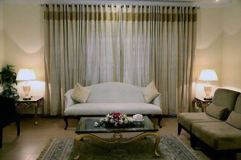 Hotel Butterfly Guest House Phase 7 Bahria Town