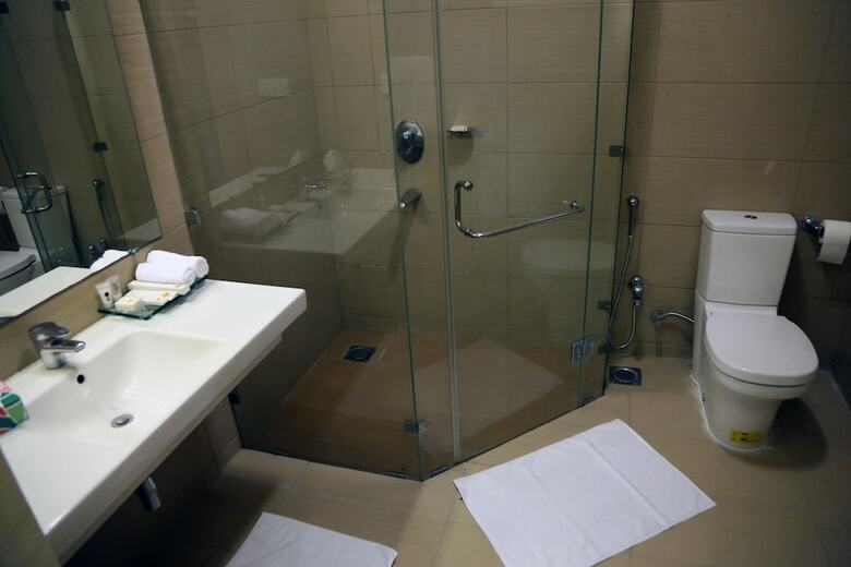 Hotel Butterfly Guest House Phase 7 Bahria Town
