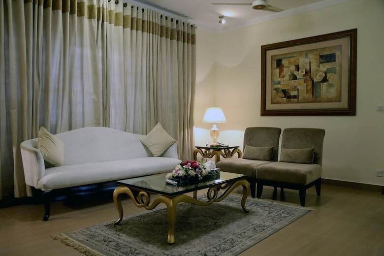 Hotel Butterfly Guest House Phase 7 Bahria Town