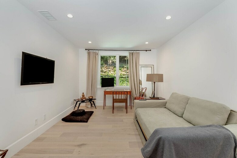 Mandeville Canyon Spacious Escape