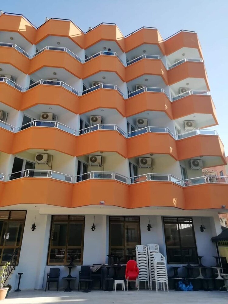 Yaman Life Hotel