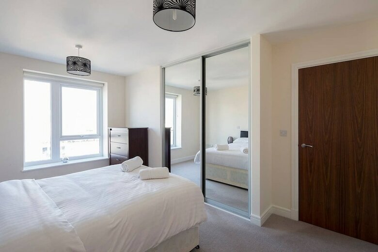 Pier Apartment 2