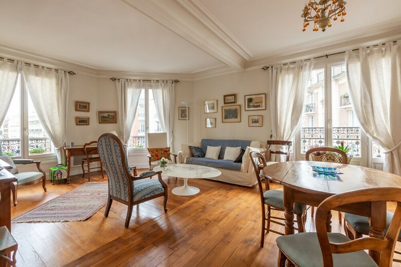Apartamento Haussmann Style In The 15th