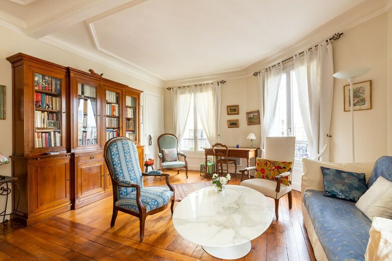 Apartamento Haussmann Style In The 15th