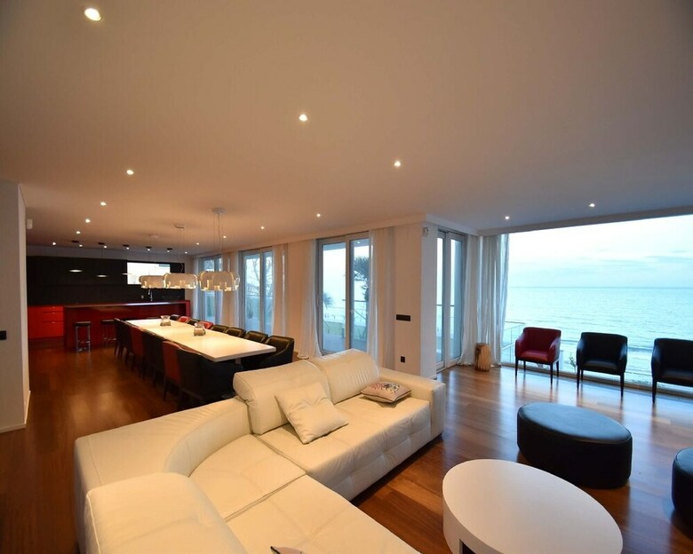 Villa Gaud� Vilanova House
