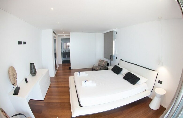 Villa Gaud� Vilanova House