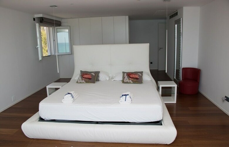 Villa Gaud� Vilanova House