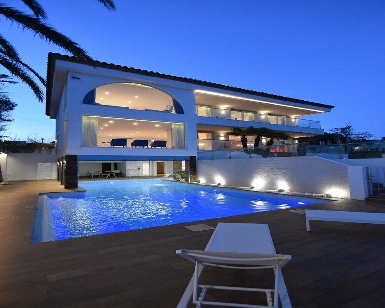 Villa Gaud� Vilanova House