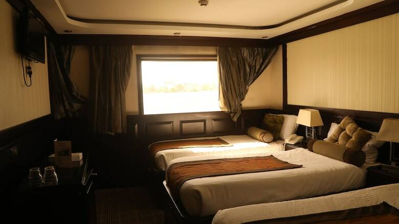 Hotel River Boat