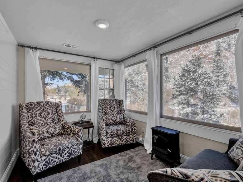 The Chipita Park Cabin