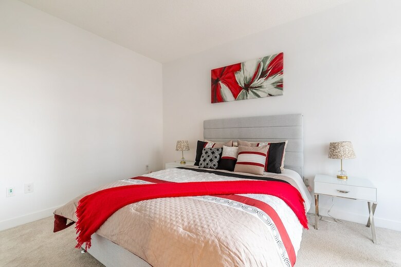 Skytree - Condos In Heart Of Downtown