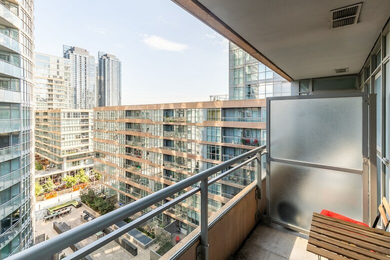 Skytree - Condos In Heart Of Downtown